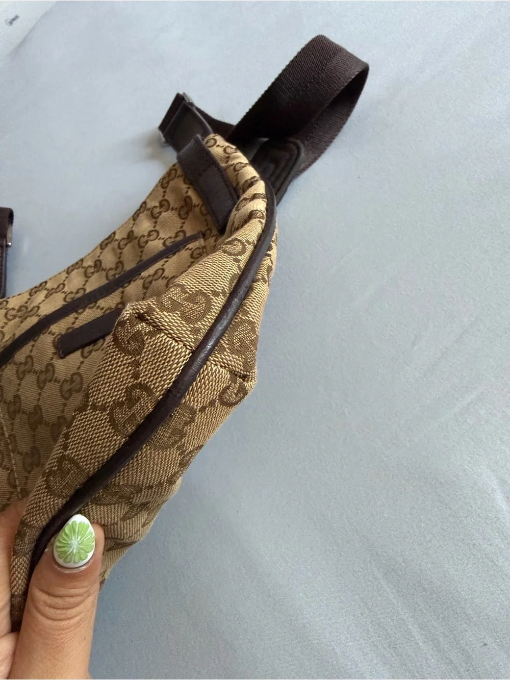 Gucci signature gg